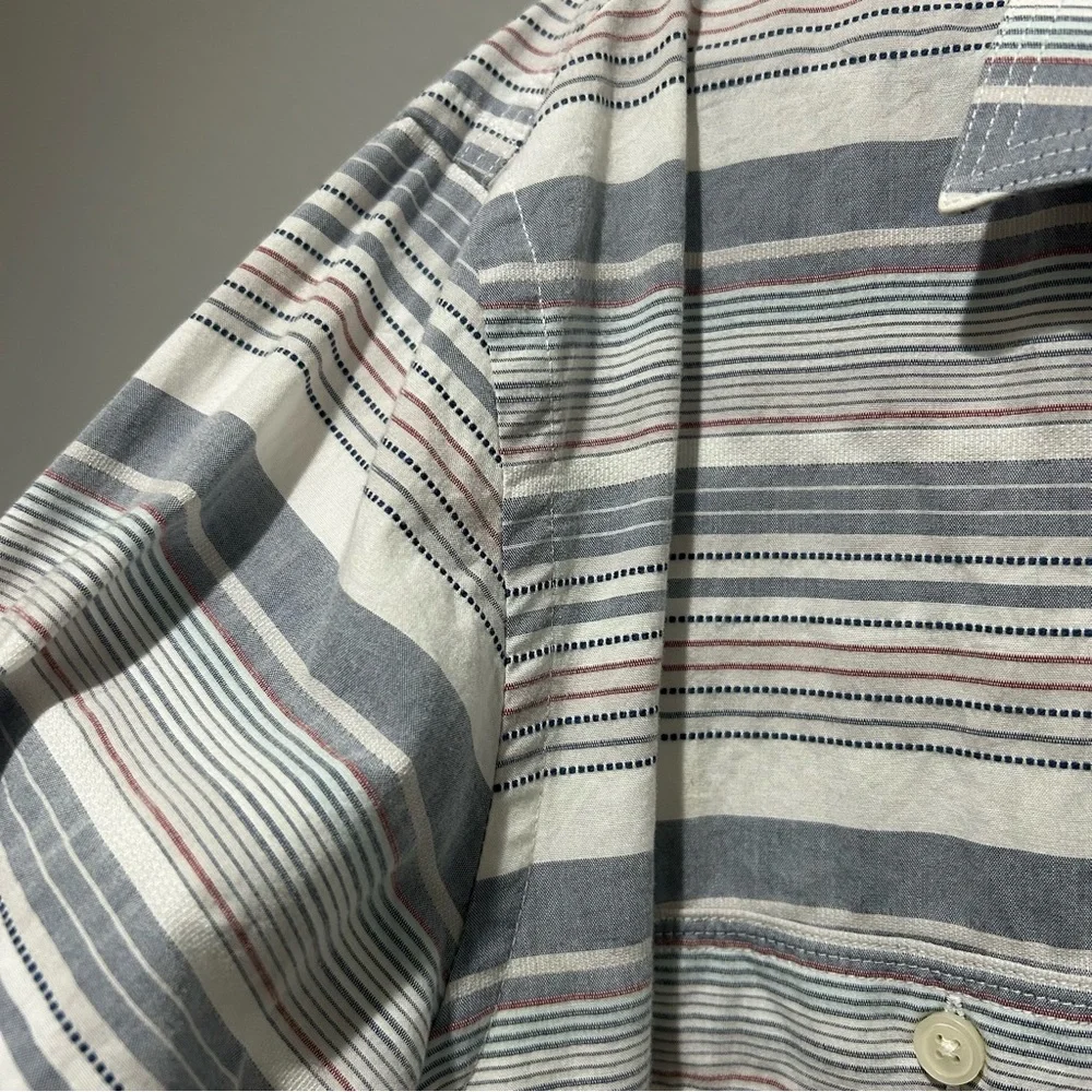 Banana Republic thin stripe soft wash button down men’s shirt